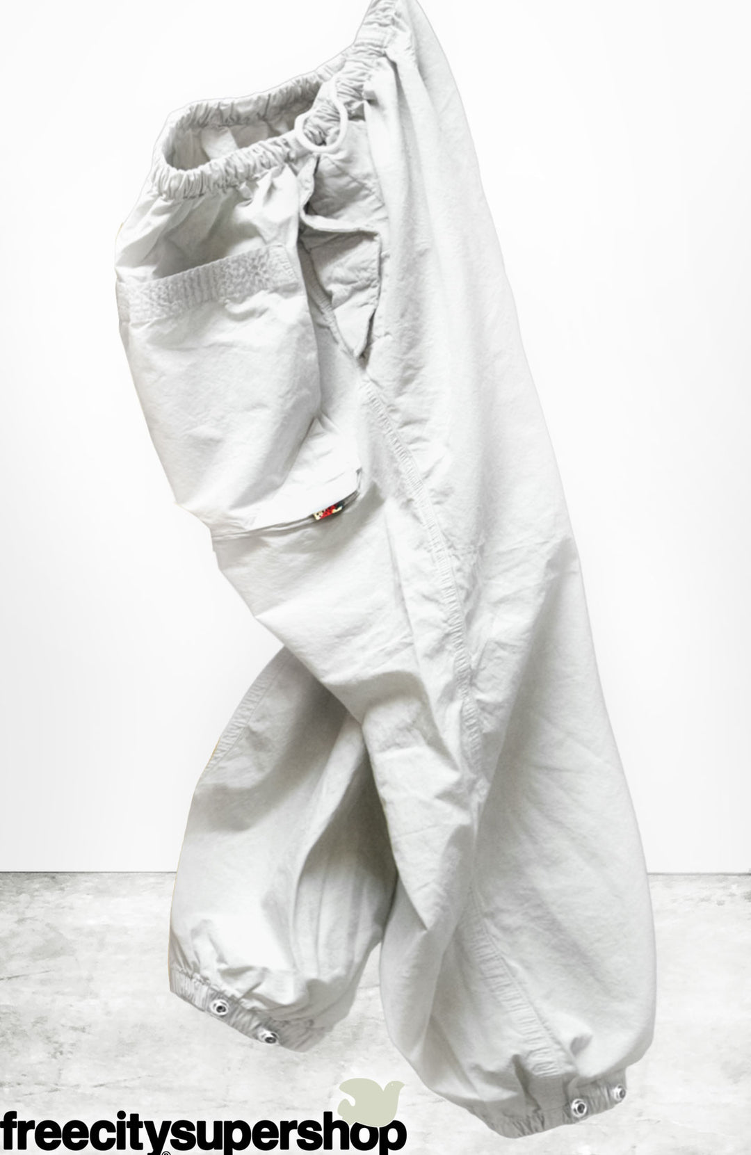 FCBPNT038_laundrywhites.