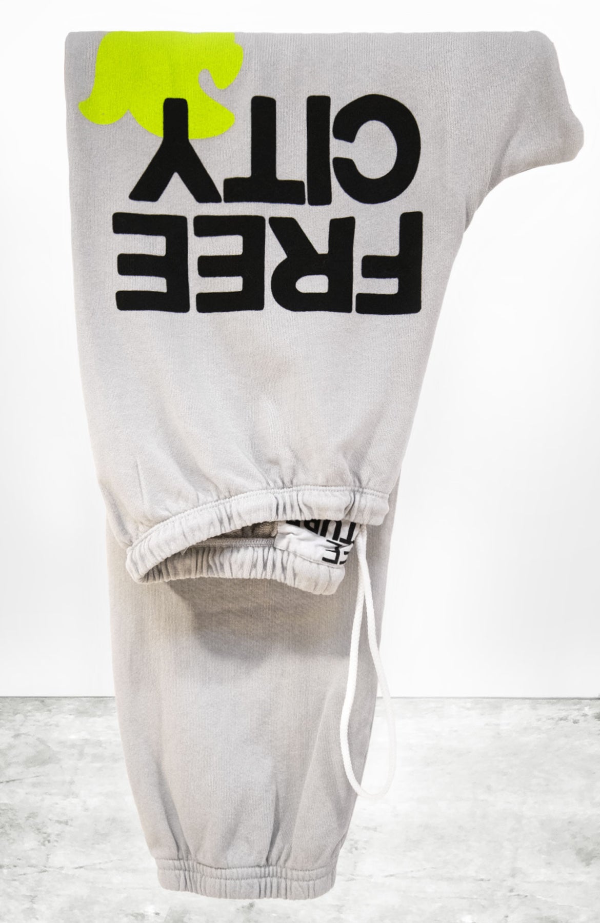 Free city cropped sweatpants hot sale